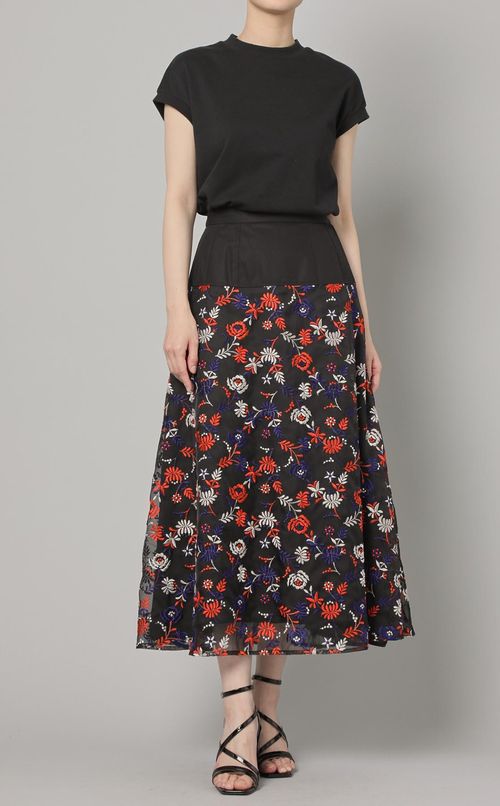 エンブロイダリーフレアスカート