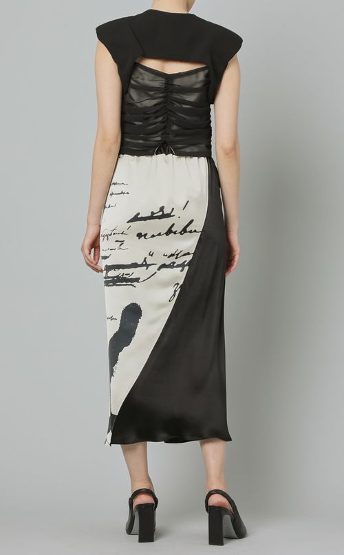 シャーリングショルダーパッドブラウス