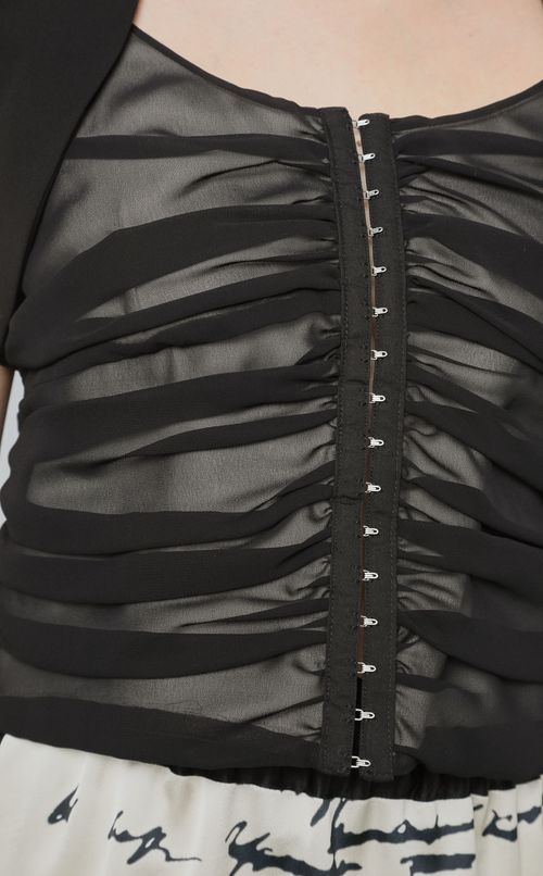 シャーリングショルダーパッドブラウス