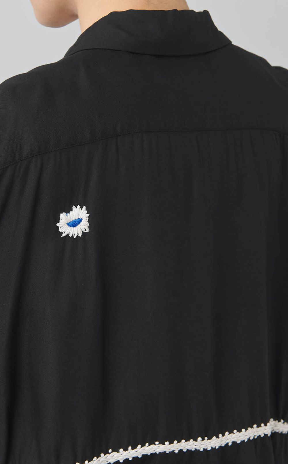 ハンドエンブロイダリーシャツ