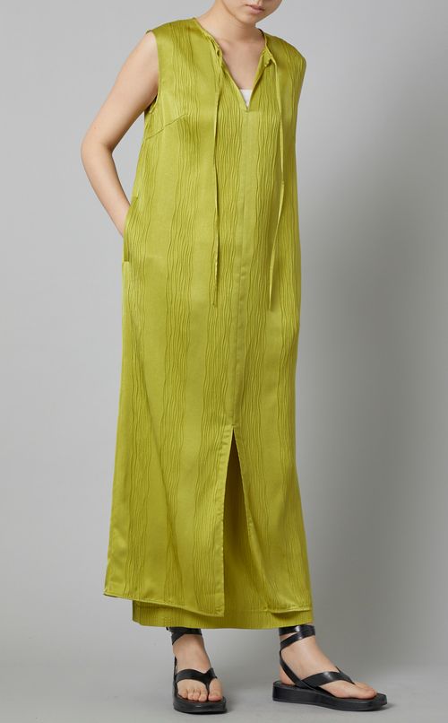 プリーツスリーブレスワンピース