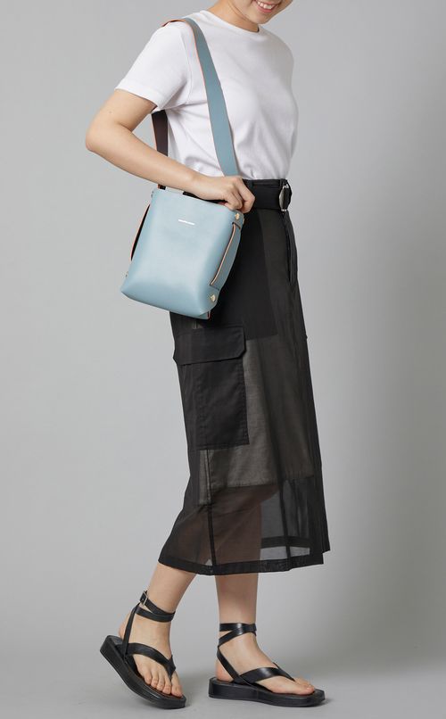 リバーシブルレザーショルダーバッグ