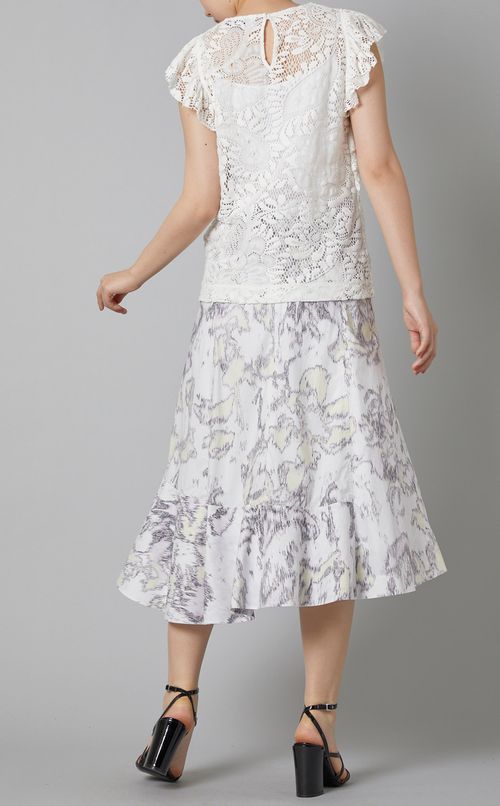 レースフリルノースリーブブラウス