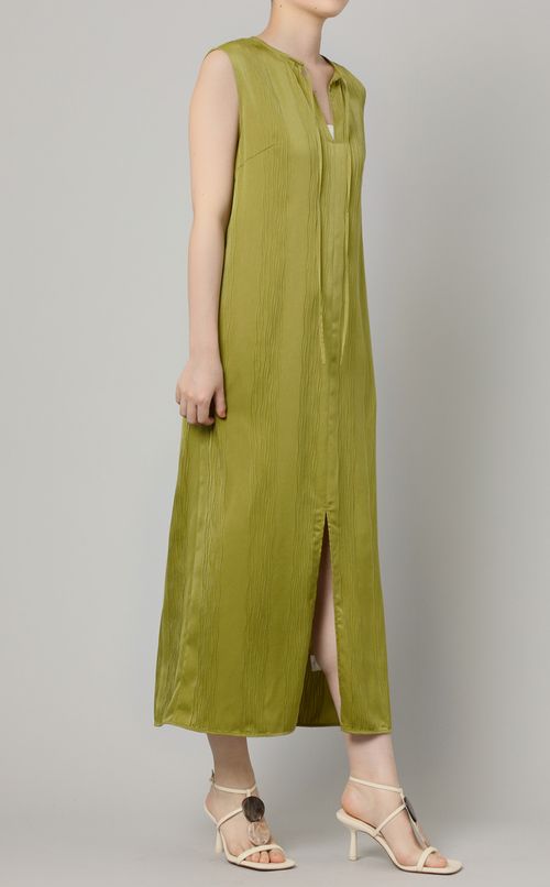 プリーツスリーブレスワンピース