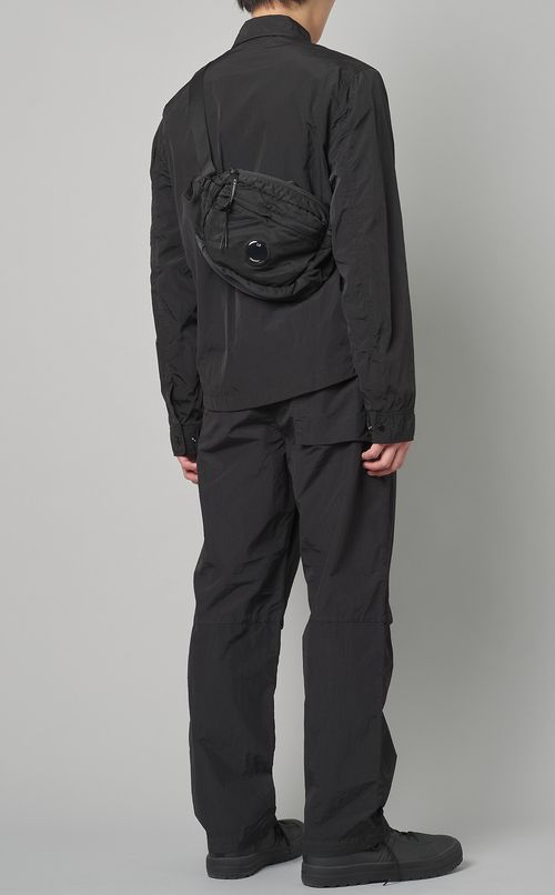 ナイロンクロスボディバッグ