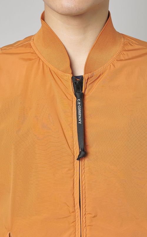 ナイロンボンバージャケット