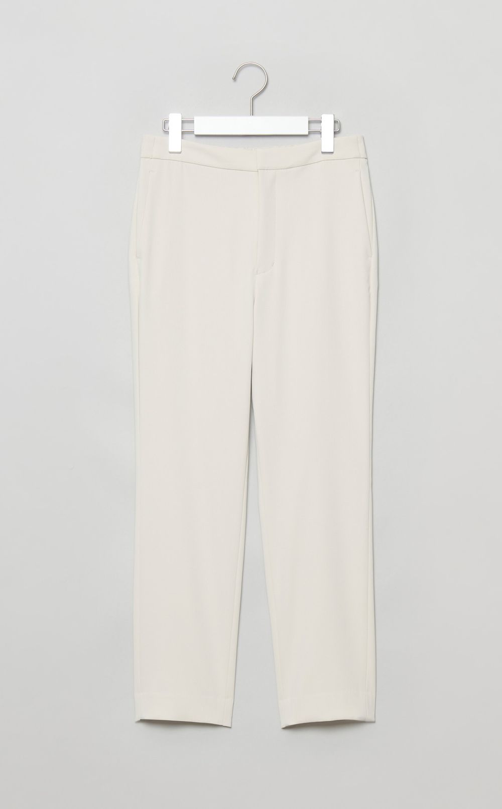 テーパードシルエットパンツ