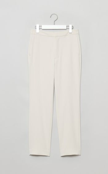 テーパードシルエットパンツ