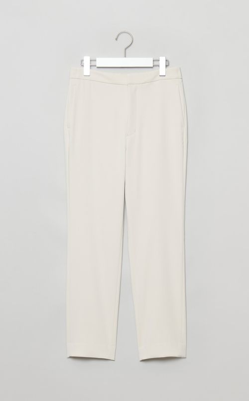 テーパードシルエットパンツ