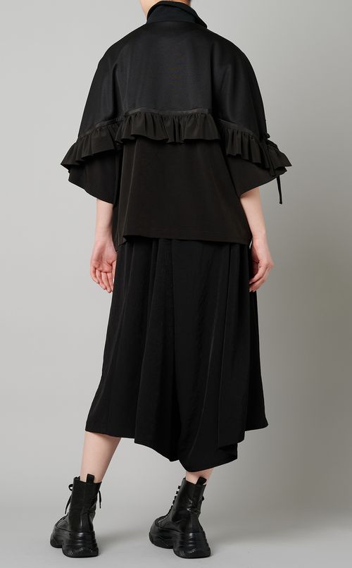 ジップアップフリルプルオーバー