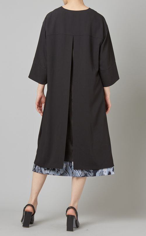 バックレイヤードロングシャツ
