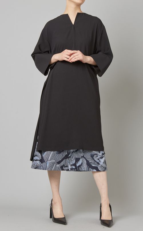 バックレイヤードロングシャツ