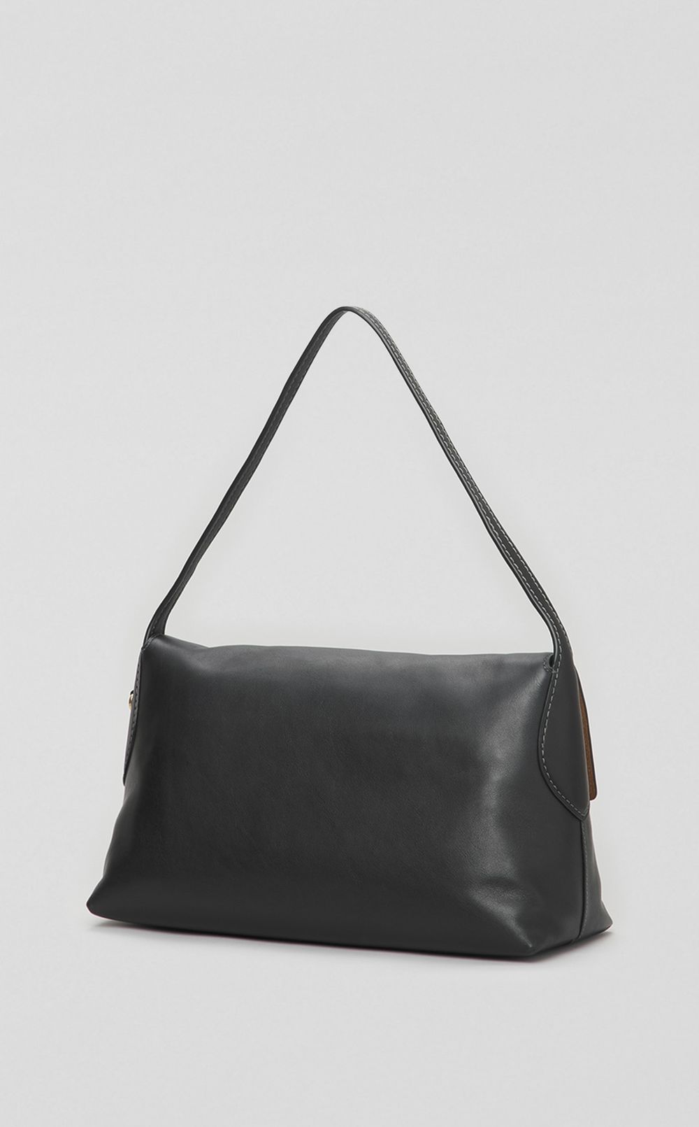 チェルシーレザーショルダーバッグ