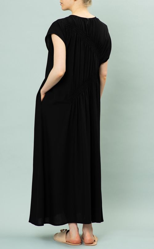 シャーリングワンピース