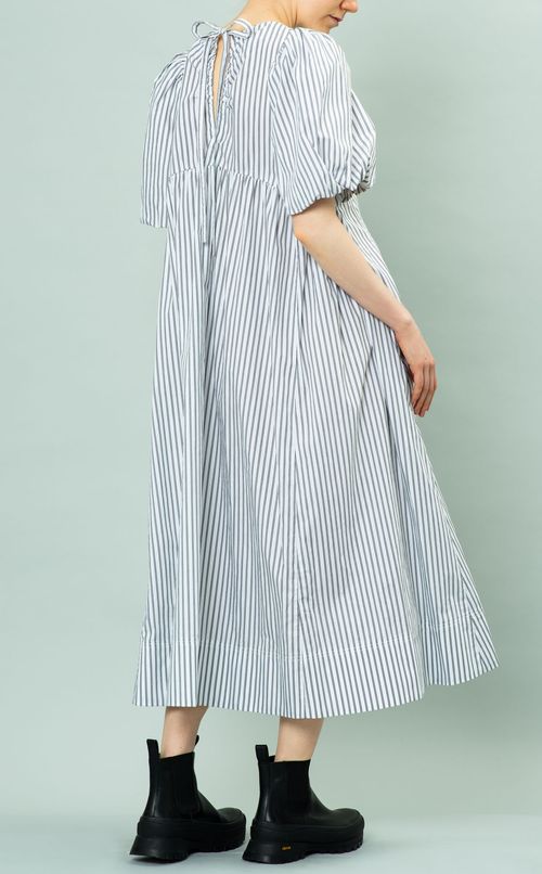 バックフレアワンピース