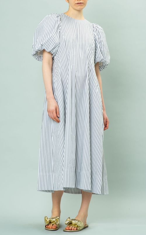 バックフレアワンピース