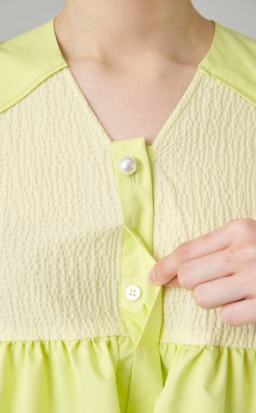 パフスリーブフリルブラウス