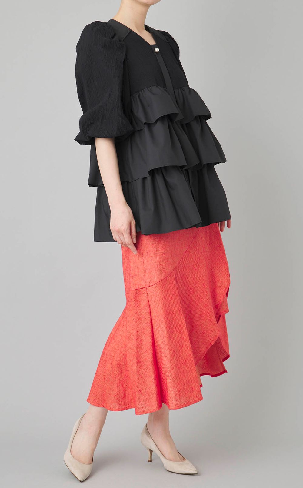 パフスリーブフリルブラウス