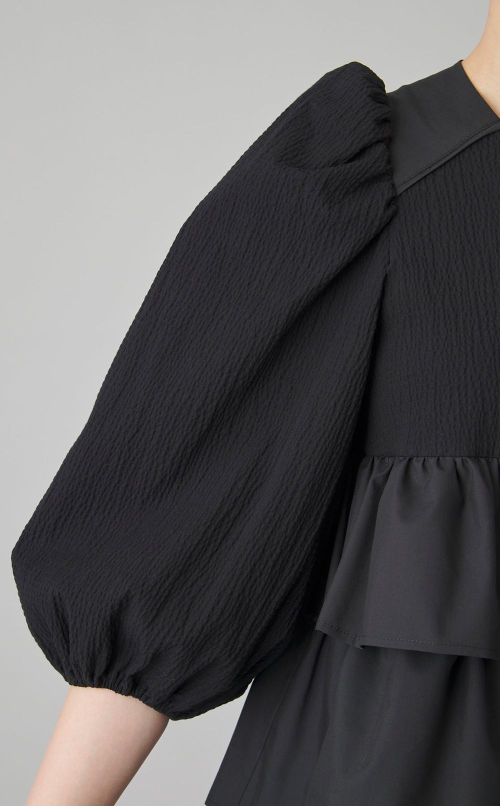 パフスリーブフリルブラウス