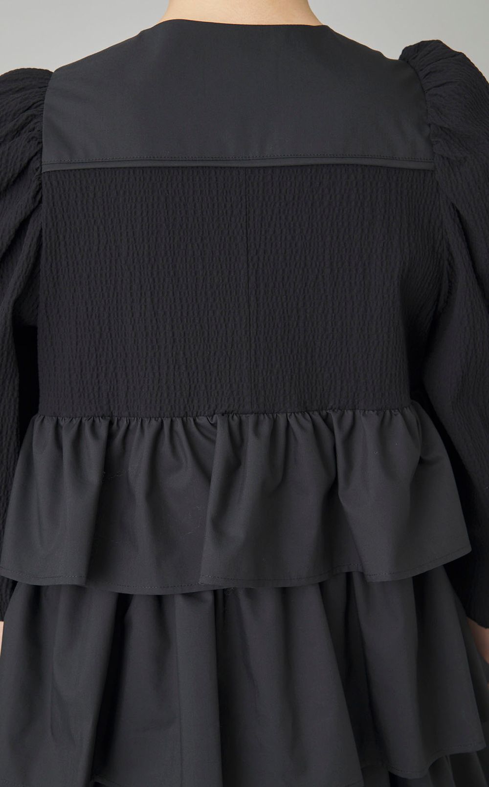 パフスリーブフリルブラウス