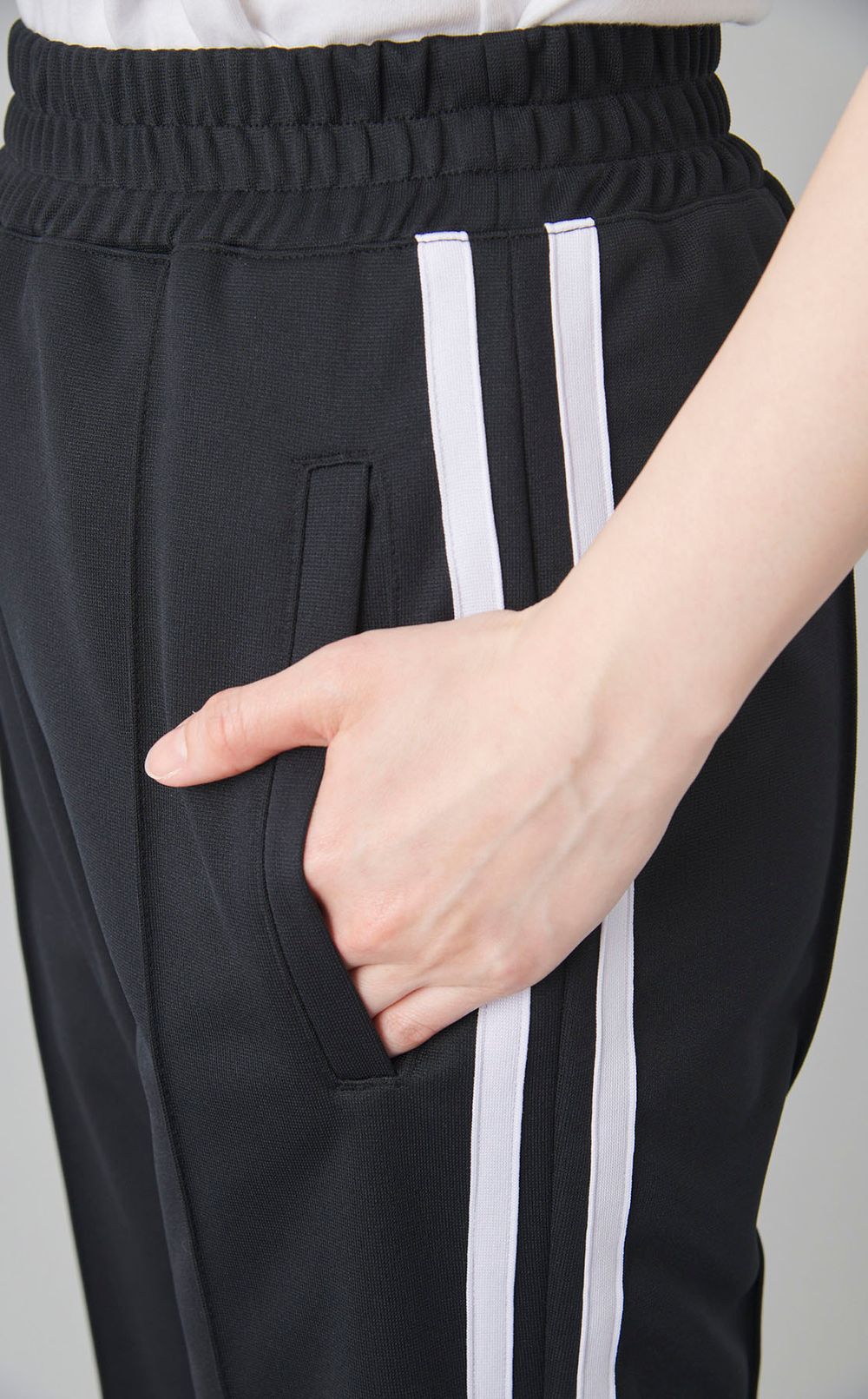 タック入りフレアトラックパンツ