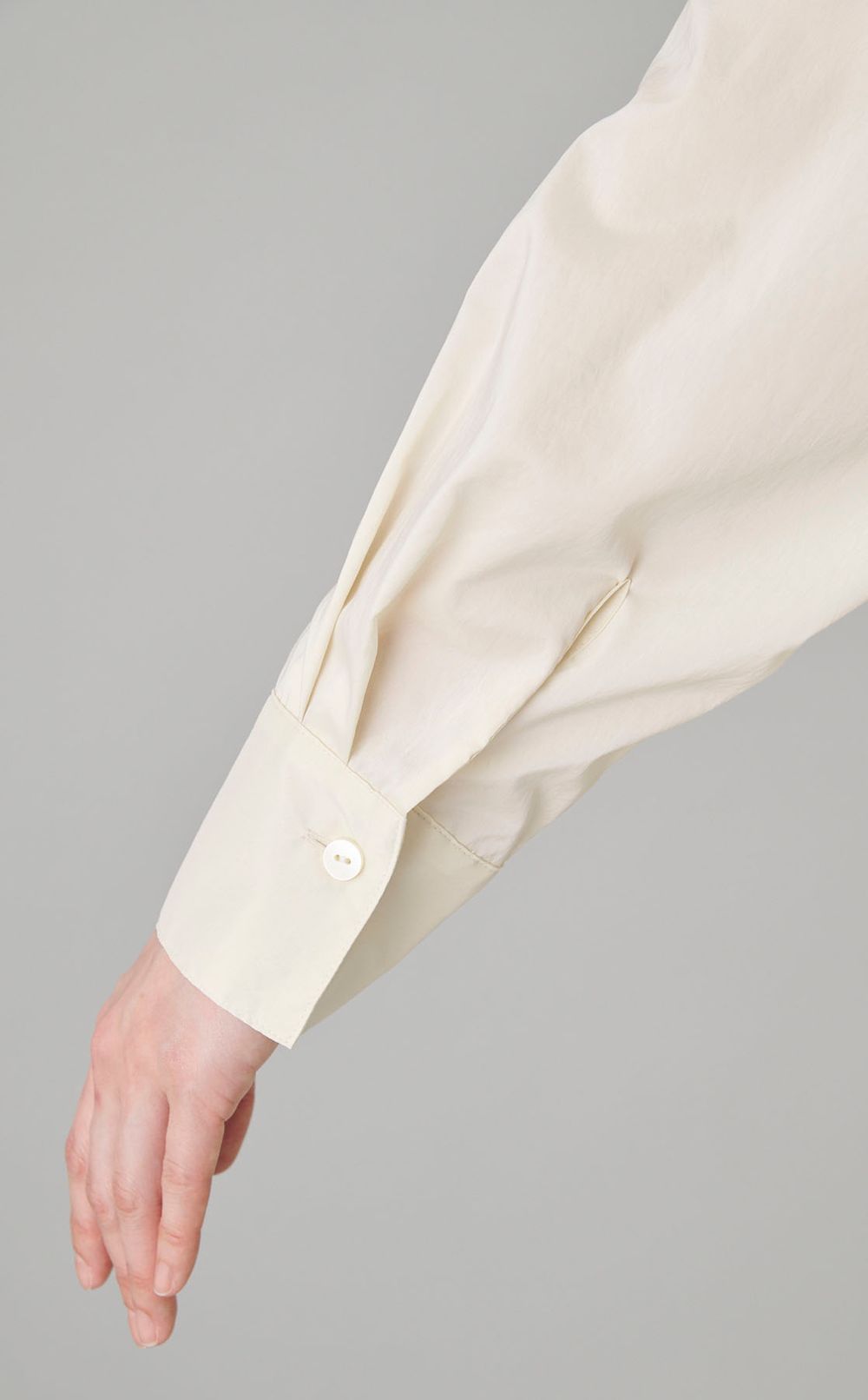 タフタボウタイブラウス