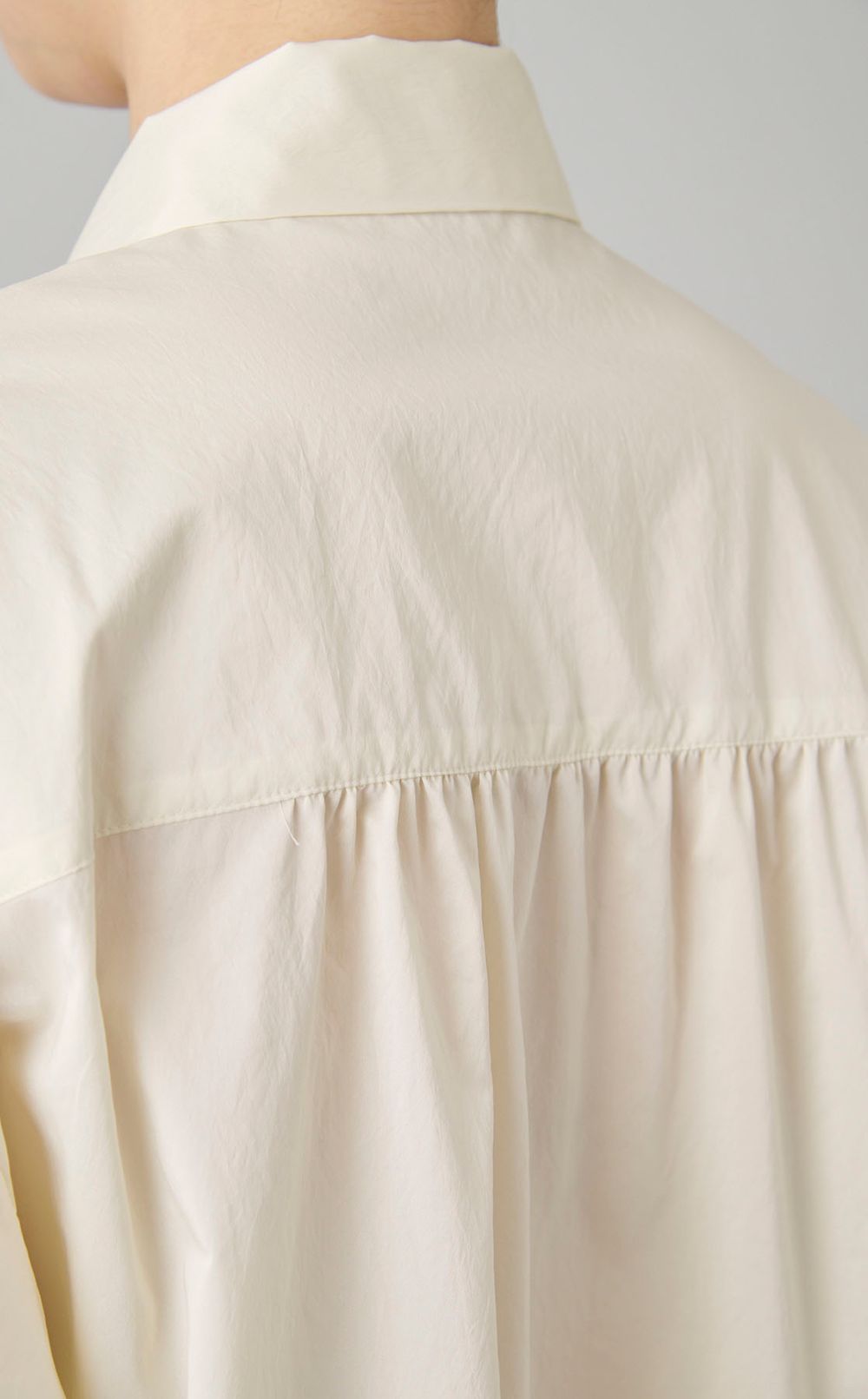 タフタボウタイブラウス