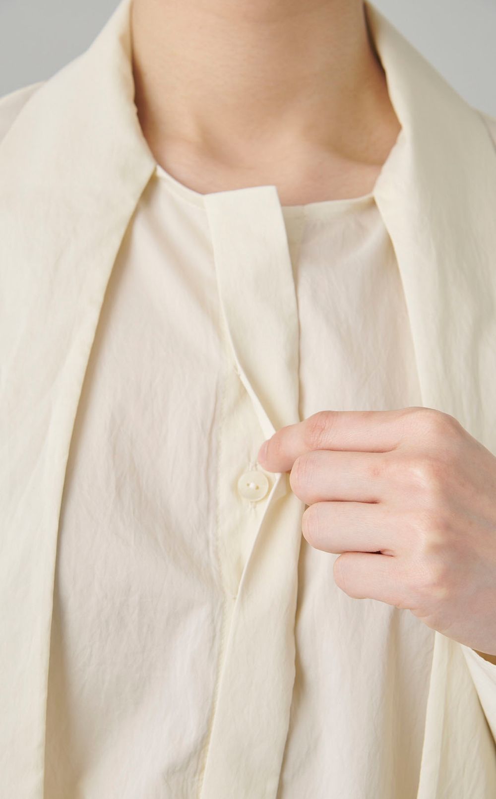 タフタボウタイブラウス