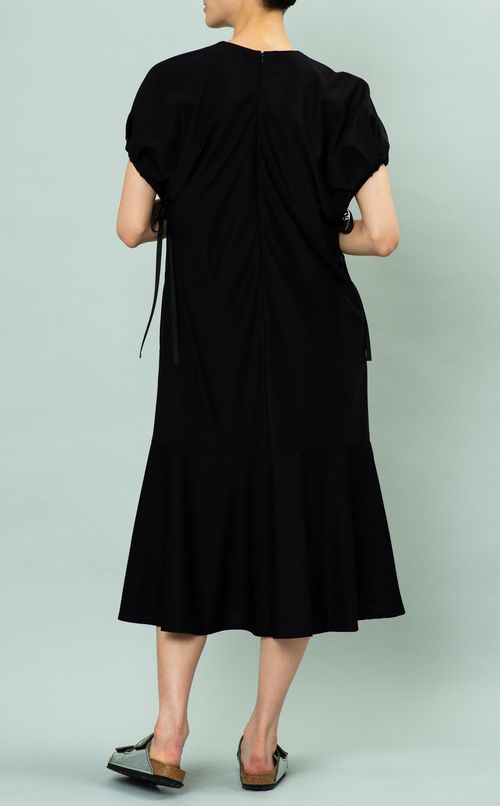 Vネックストレッチワンピース