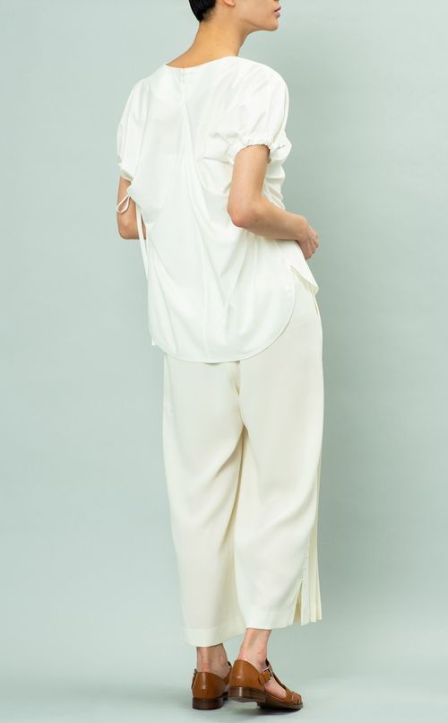 Vネックストレッチブラウス