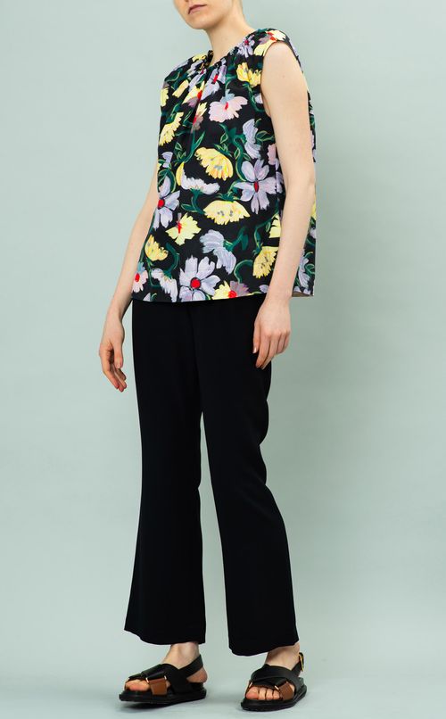 ビッグフラワーノースリーブブラウス