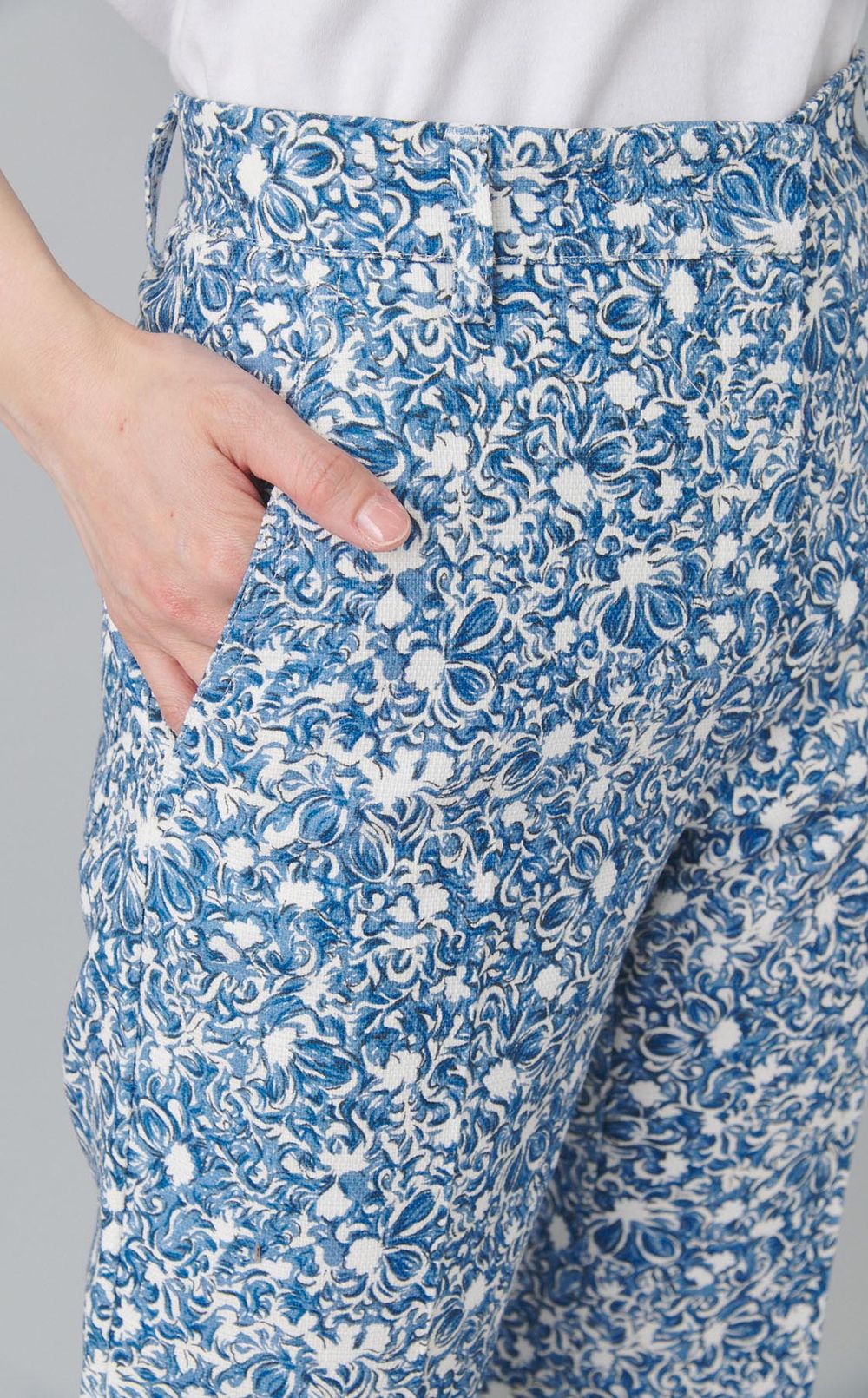 ストレッチ混プリントクロップドパンツ