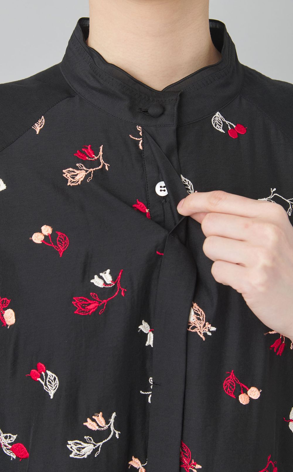 フルーツ刺繍ラッフルワンピース