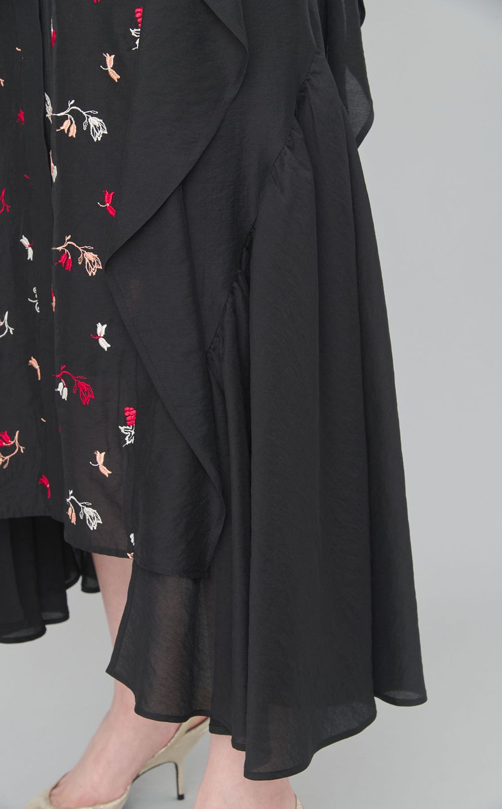 フルーツ刺繍ラッフルワンピース