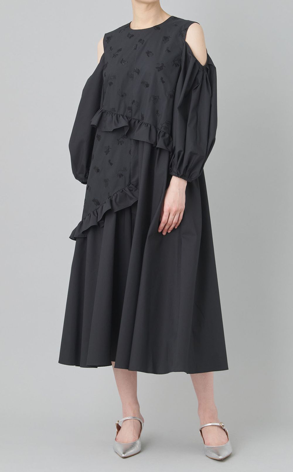 刺繍オープンショルダーワンピース