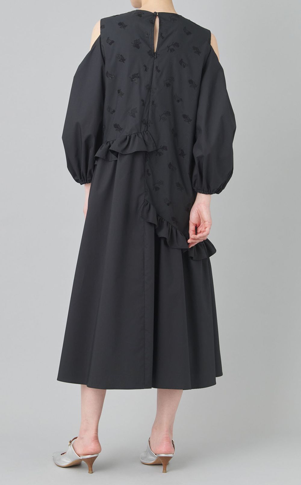 刺繍オープンショルダーワンピース