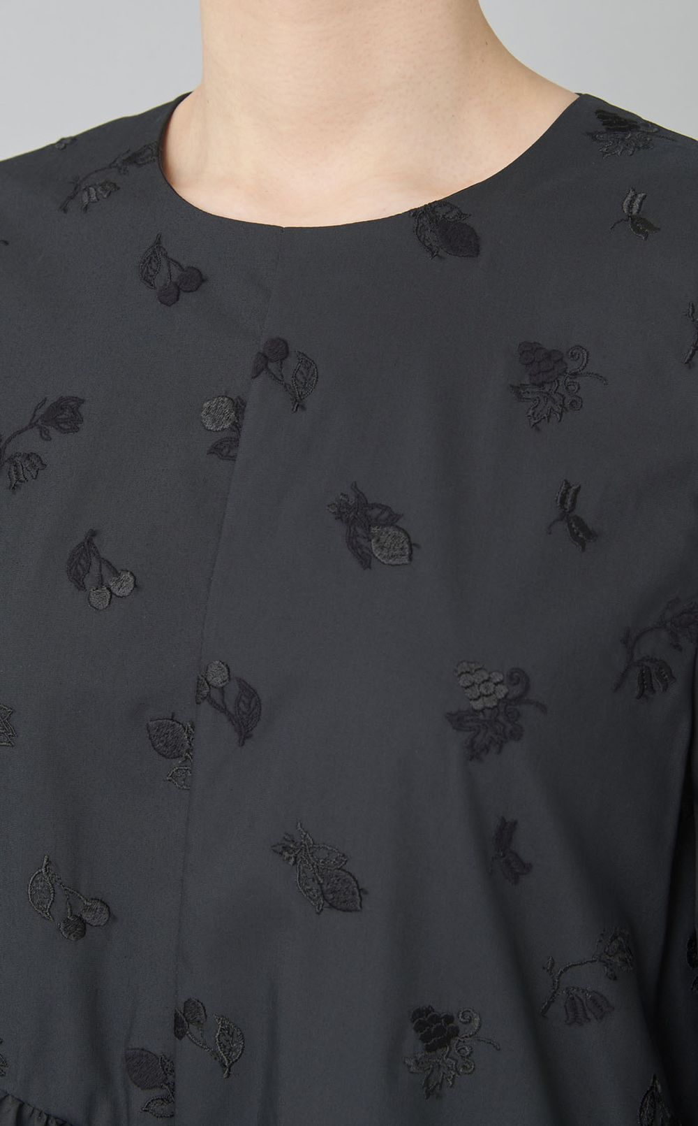 刺繍オープンショルダーワンピース