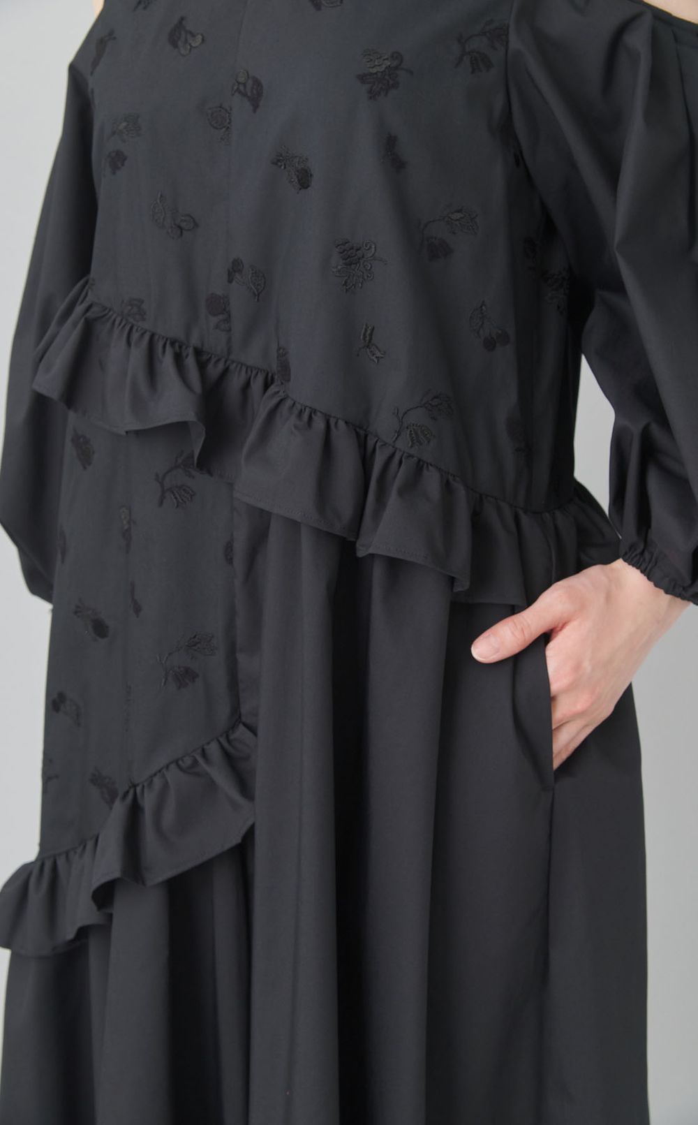 刺繍オープンショルダーワンピース