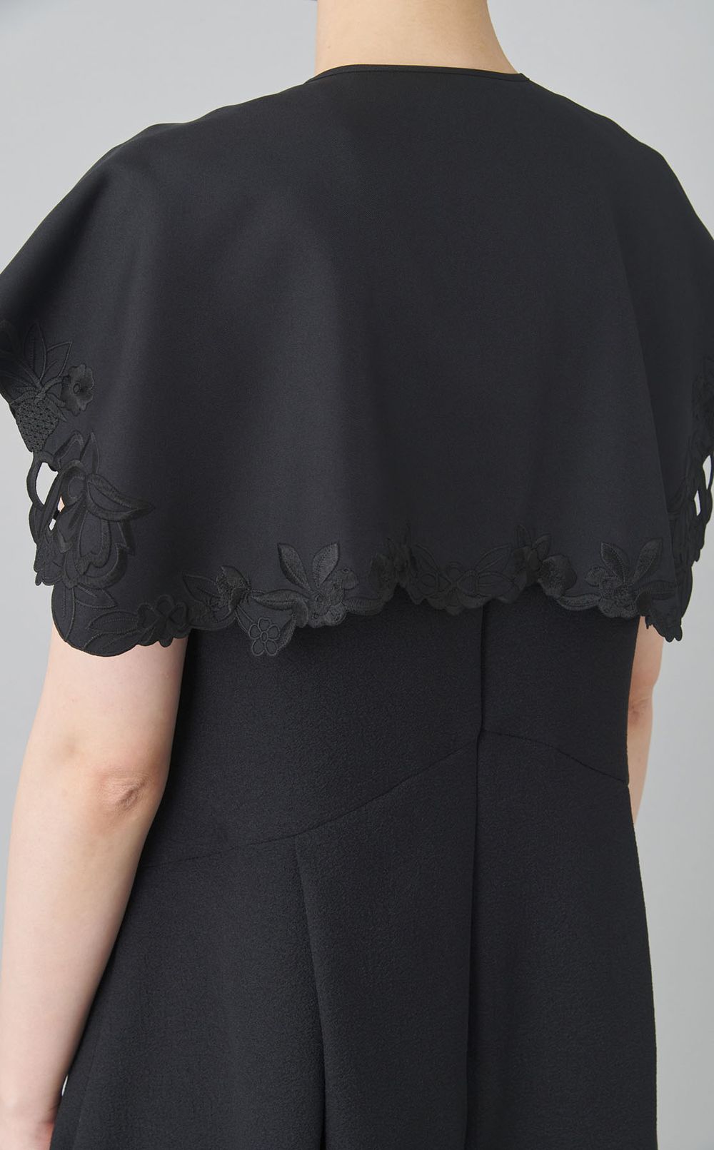 レースカラーバルーンワンピース