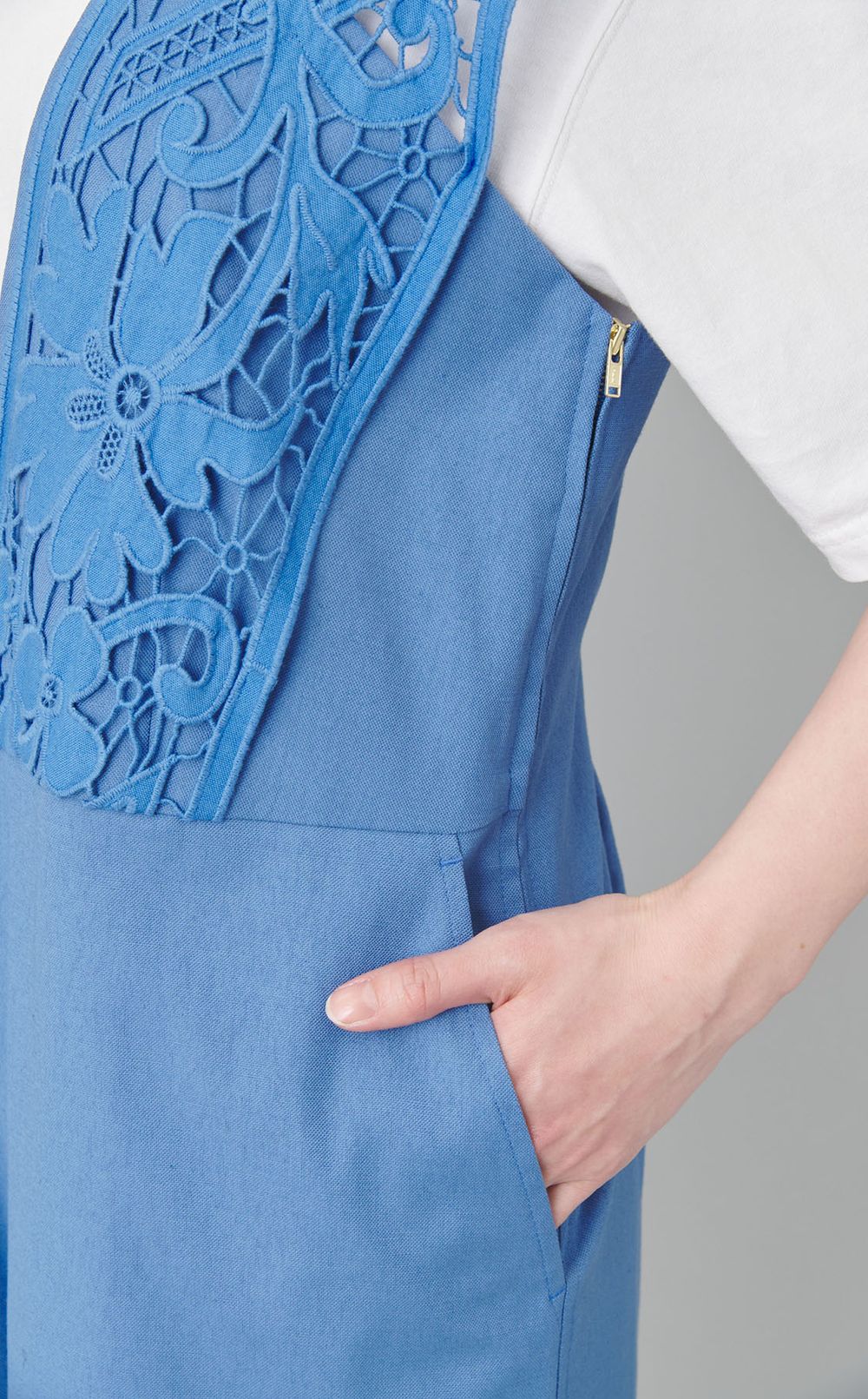 深Vネックレースサロペット