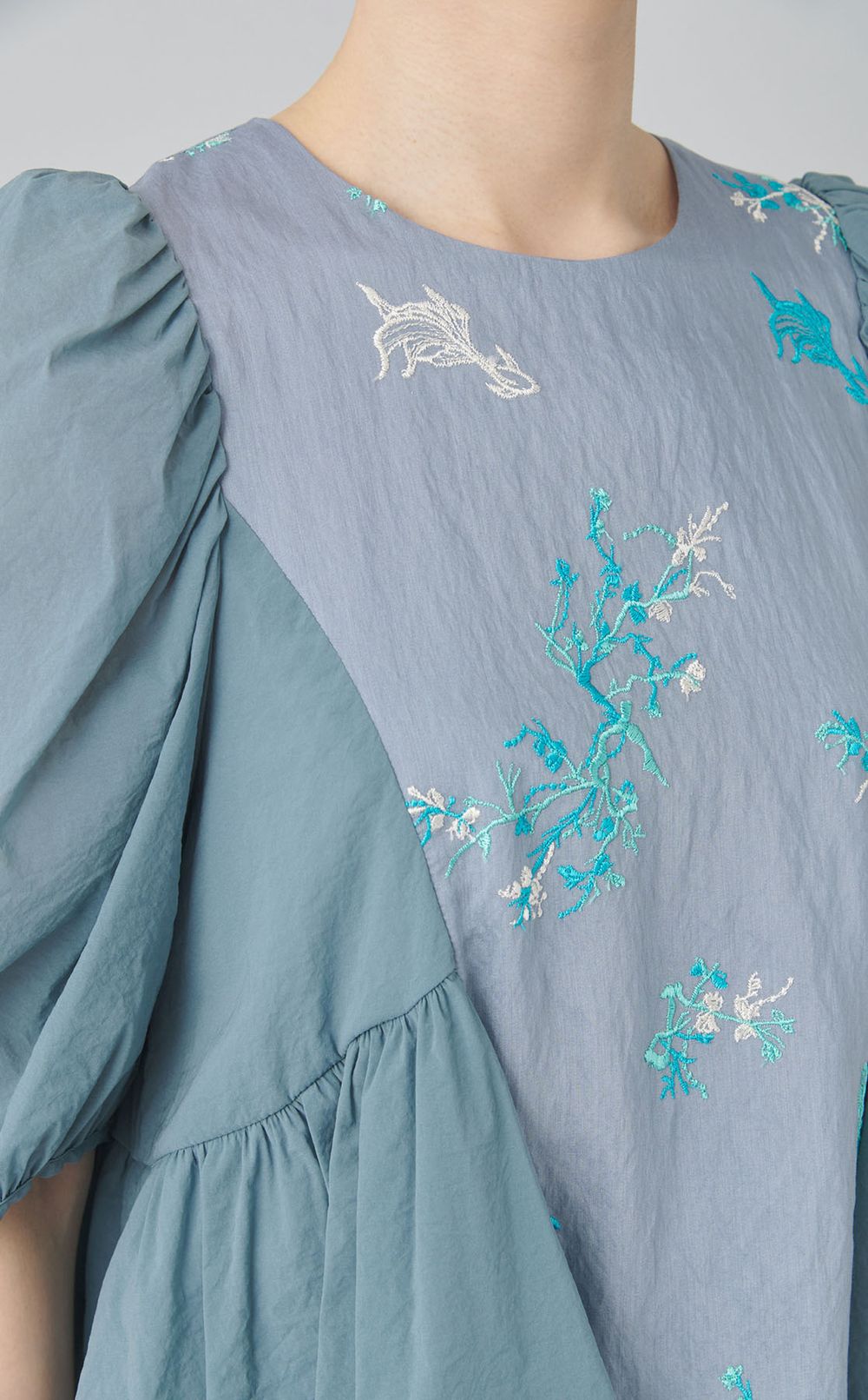 フィッシュエンブロイダリーブラウス