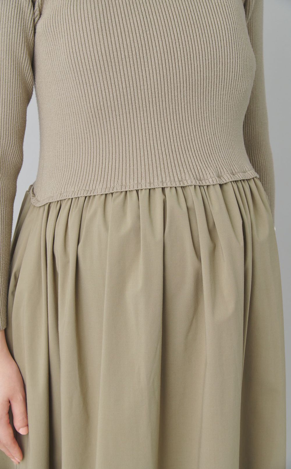 パールスリーブフレアワンピース