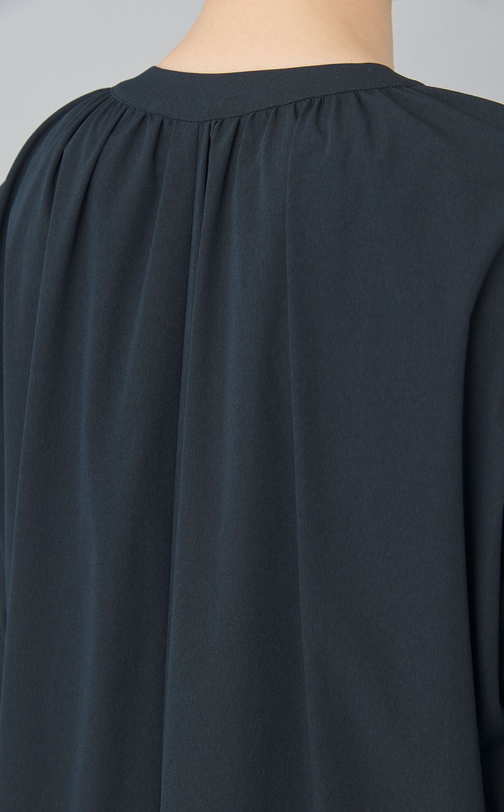 ネックリボンギャザーワンピース