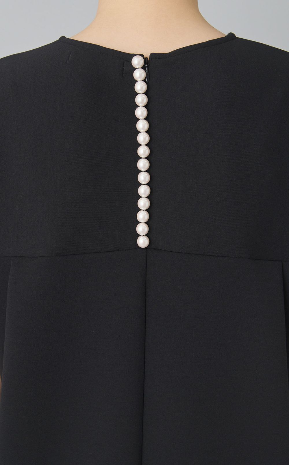 バックパールハーフスリーブワンピース