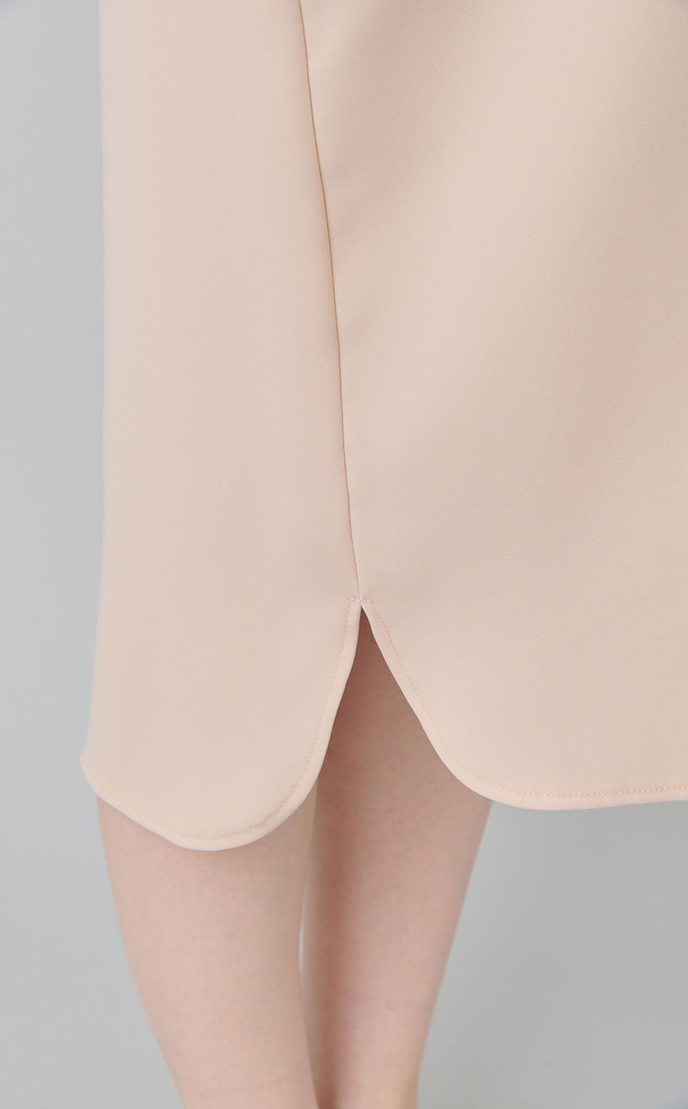 Vネックハーフスリーブワンピース