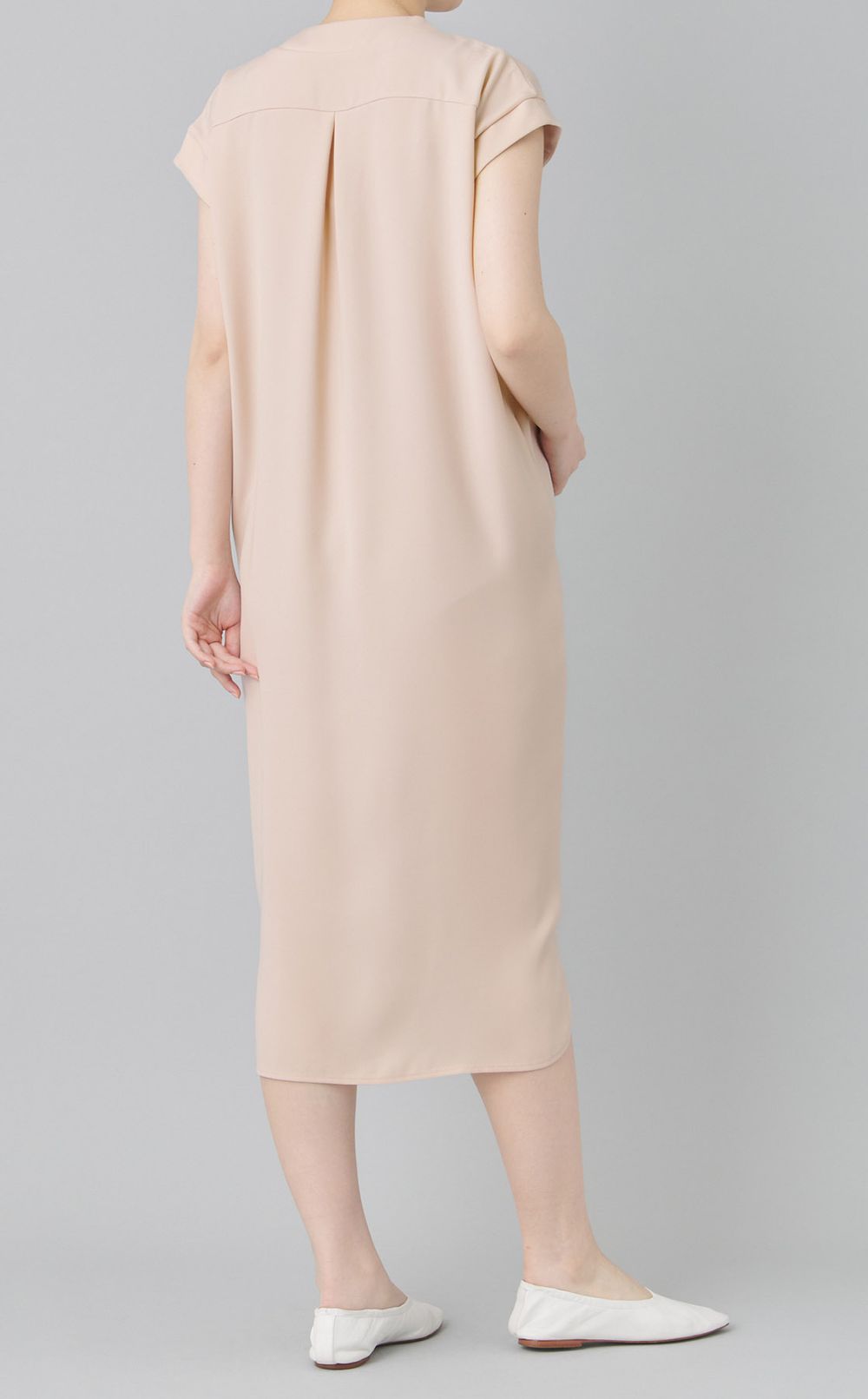 Vネックハーフスリーブワンピース