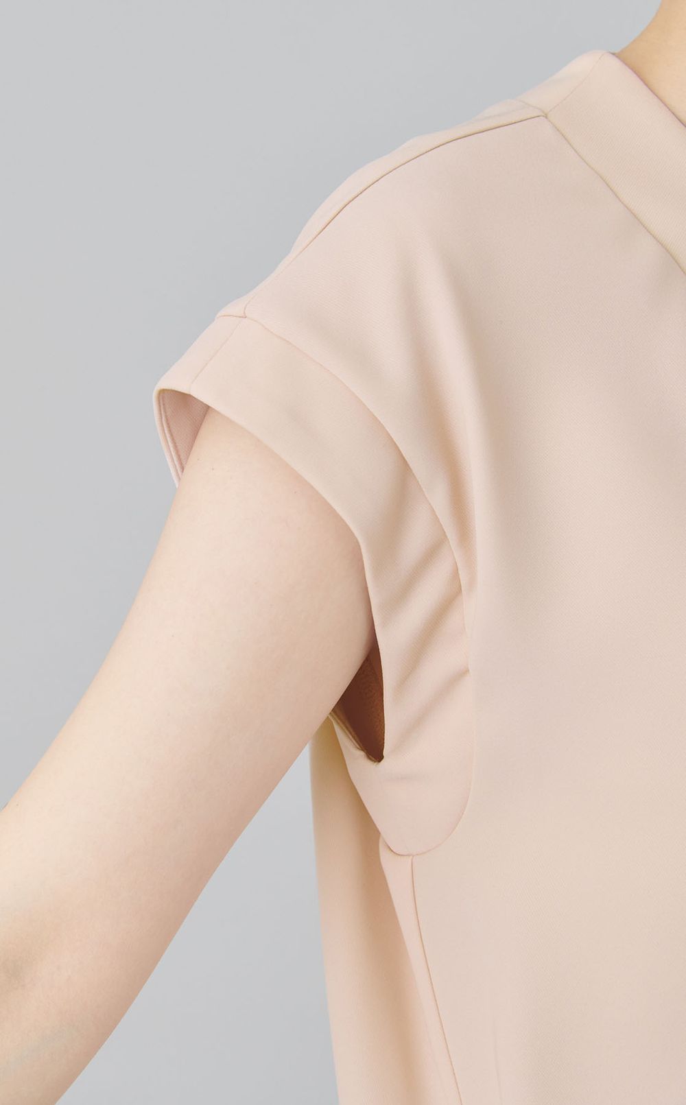 Vネックハーフスリーブワンピース