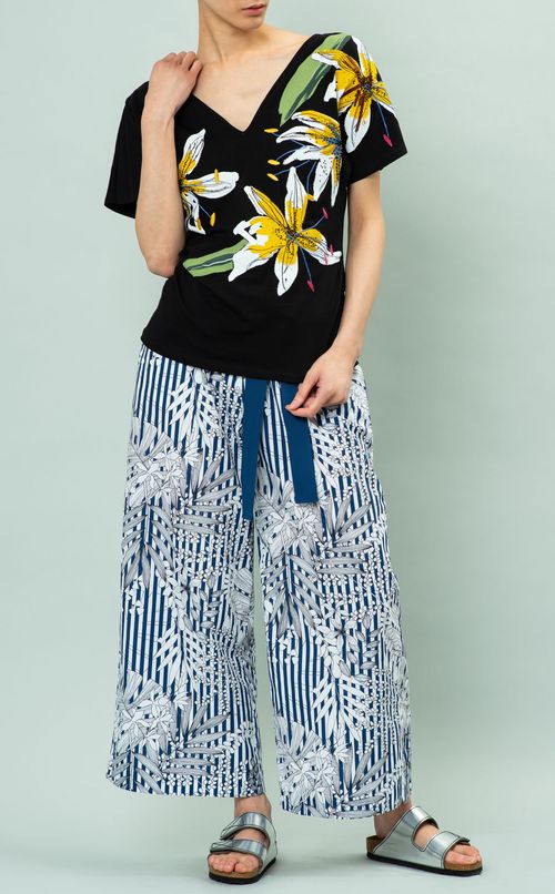 フラワープリントTシャツ