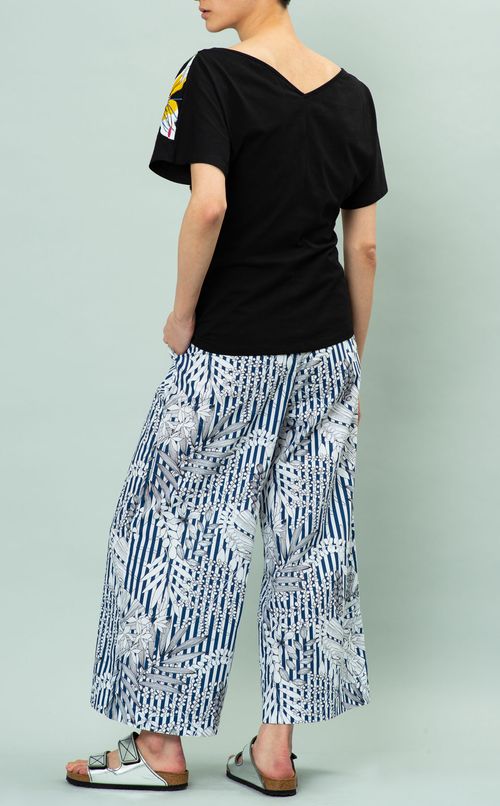 フラワープリントTシャツ