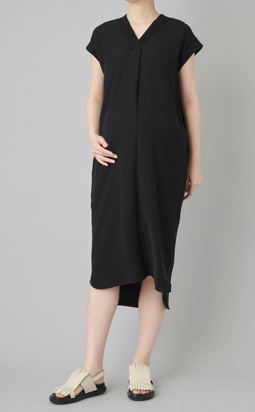 Vネックハーフスリーブワンピース